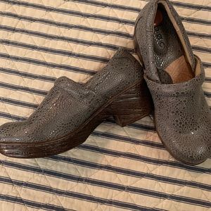 Pebble Grey Nurse comfort clogs